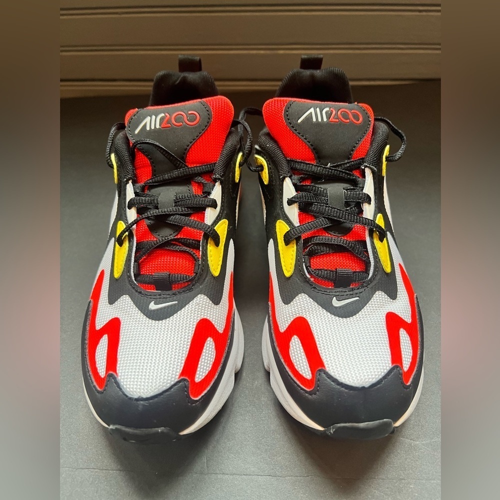 Nike Air Max 200 Low Size 5Y (GS) Kids Athletic Shoes - Picture 2 of 9